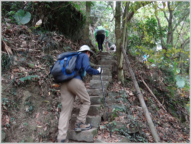 2015-03-23 09-50-46走在獨立山步道.JPG